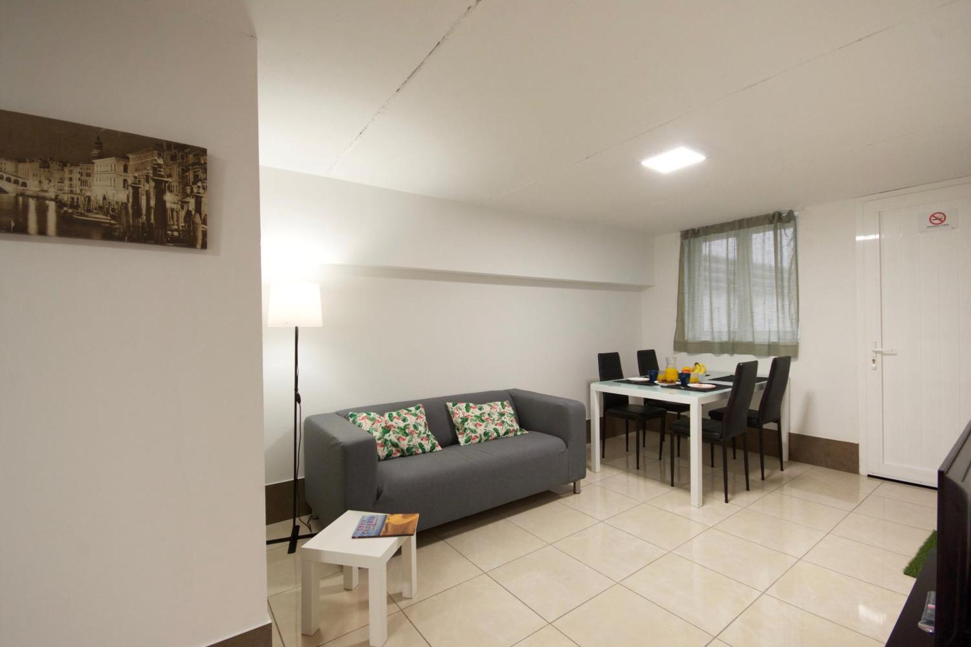 Apartamentos A 10 Minutos Del Aeropuerto Carrizal Eksteriør billede